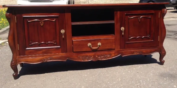Тумба под телевизор в стиле Королевы Анны MSM.47 14099 купить в интернет магазине Мебель из массива. Звоните +7 495 961-63-63 Мебель Индонезии
